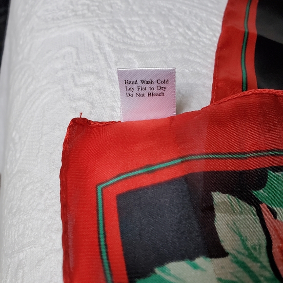 Christmas Poinsettia Scarf EUC - Picture 7 of 8